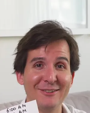 Toño Álvarez sonriendo durante una entrevista sobre empresas familiares